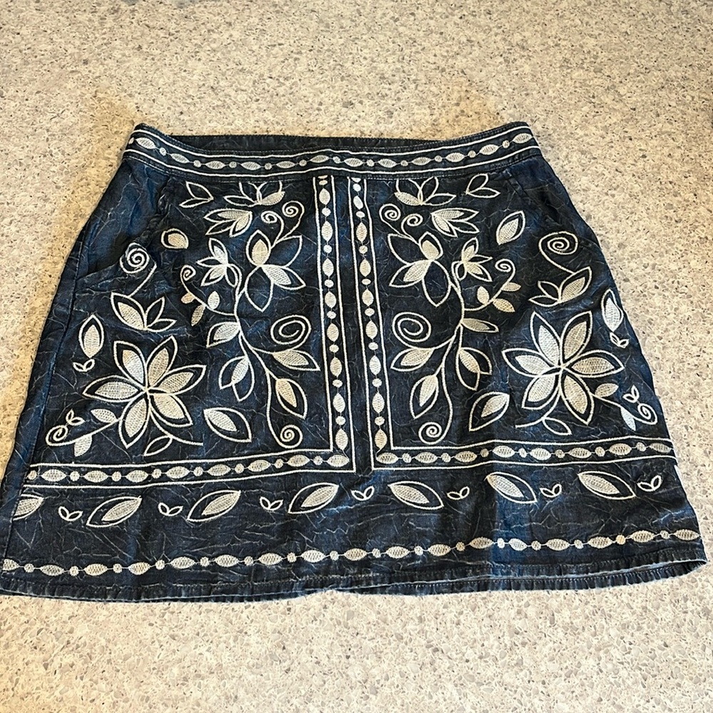 Chloe & Kate Embroidered Skirt